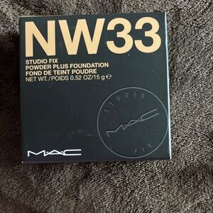 MAC Studio Fix Powder Plus Foundation NW33